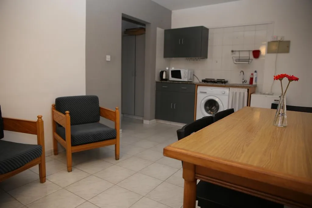 לרנקה Alora Apartments