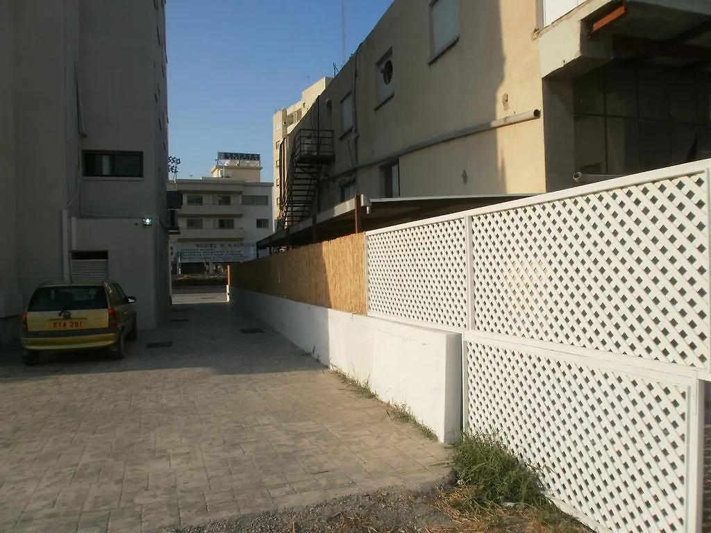 לרנקה Alora Apartments