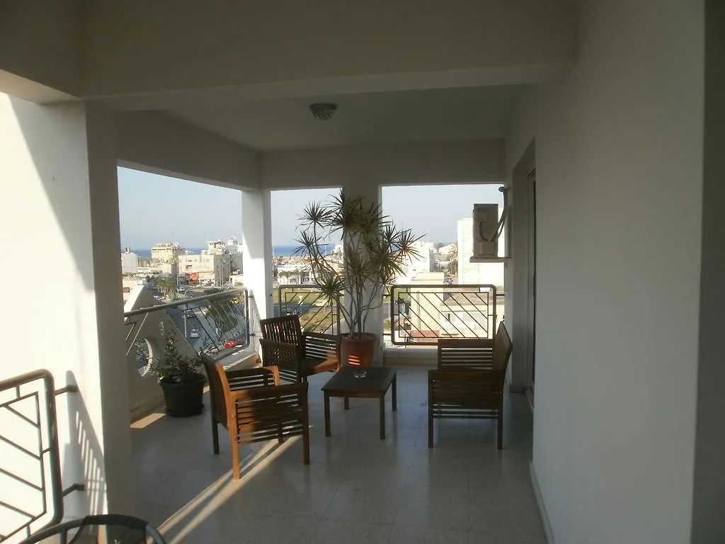 לרנקה Alora Apartments