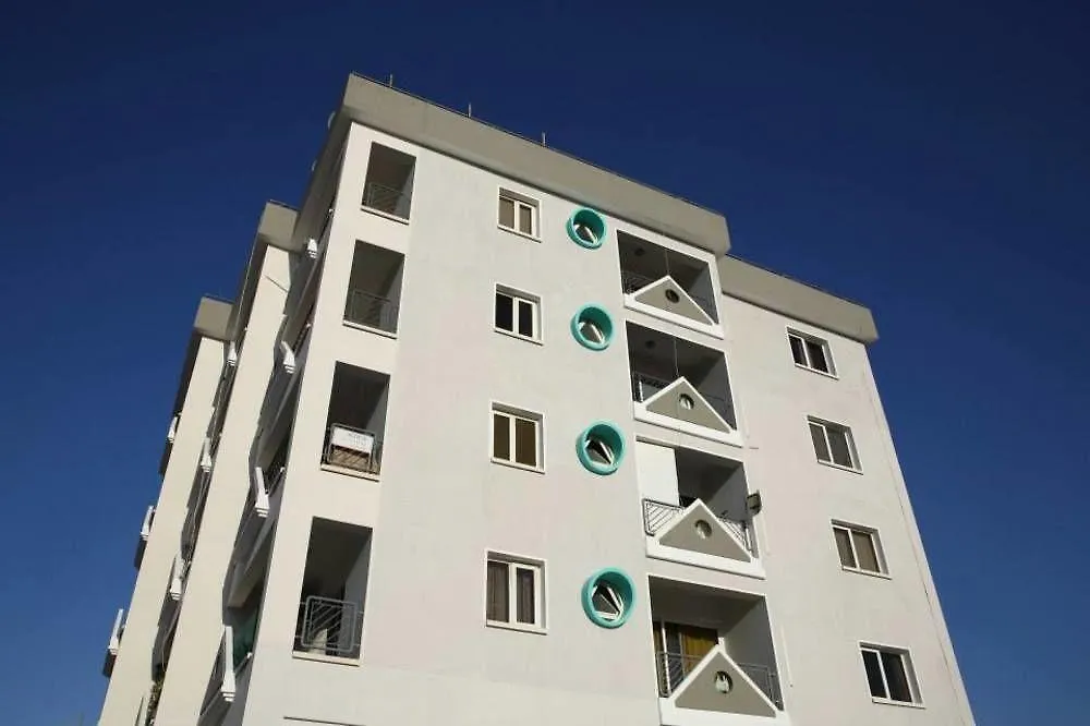 לרנקה Alora Apartments