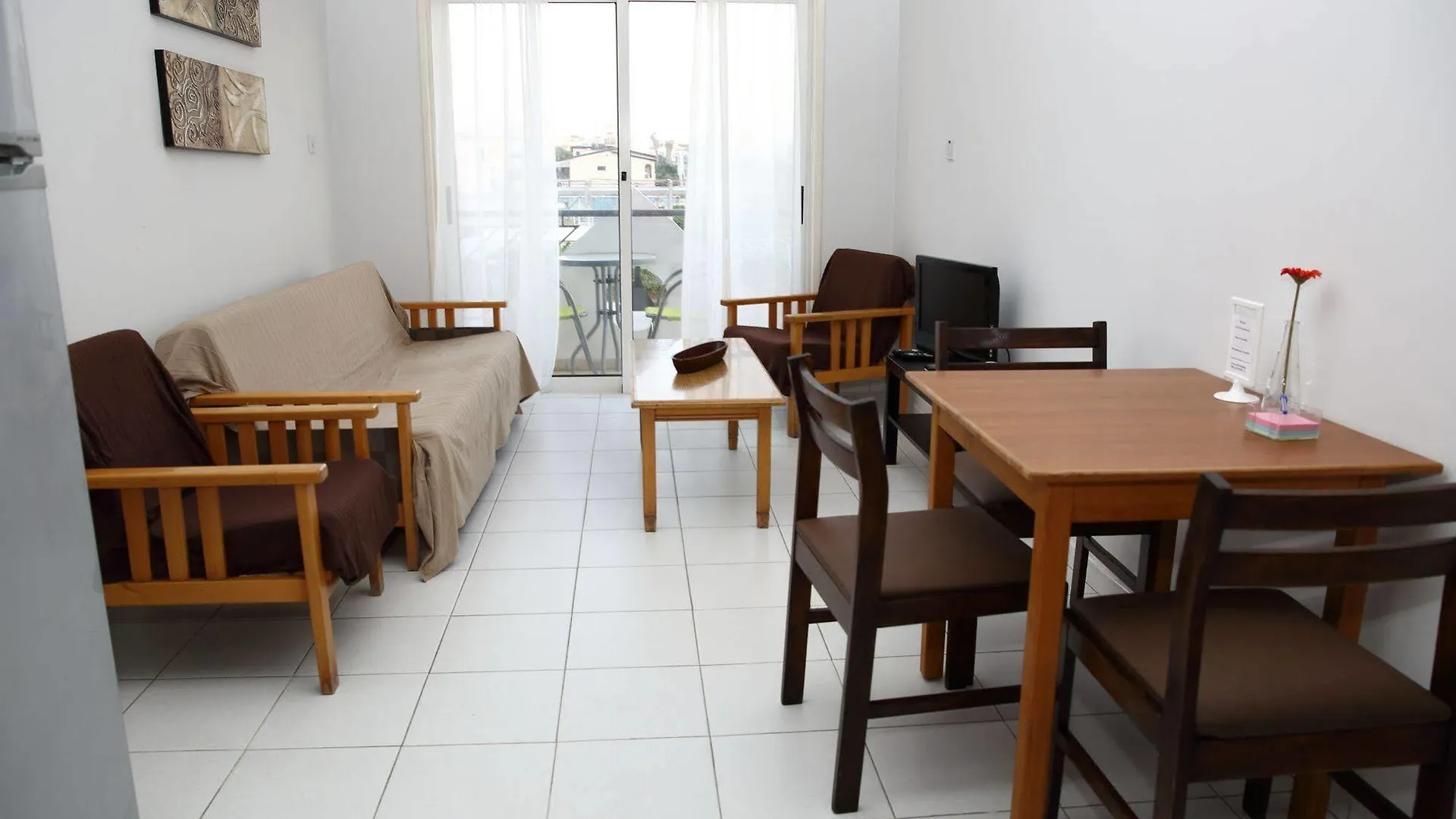 Alora Apartments Larnaca Kıbrıs