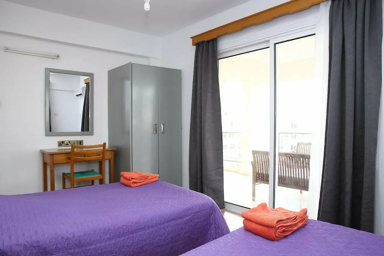 Alora Apartments Larnaca Kıbrıs